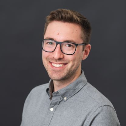Student working in a bio lab